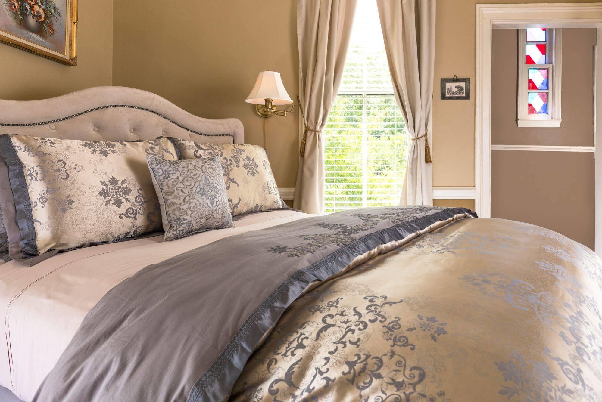 The Aerie Bed & Breakfast New Bern Exterior photo