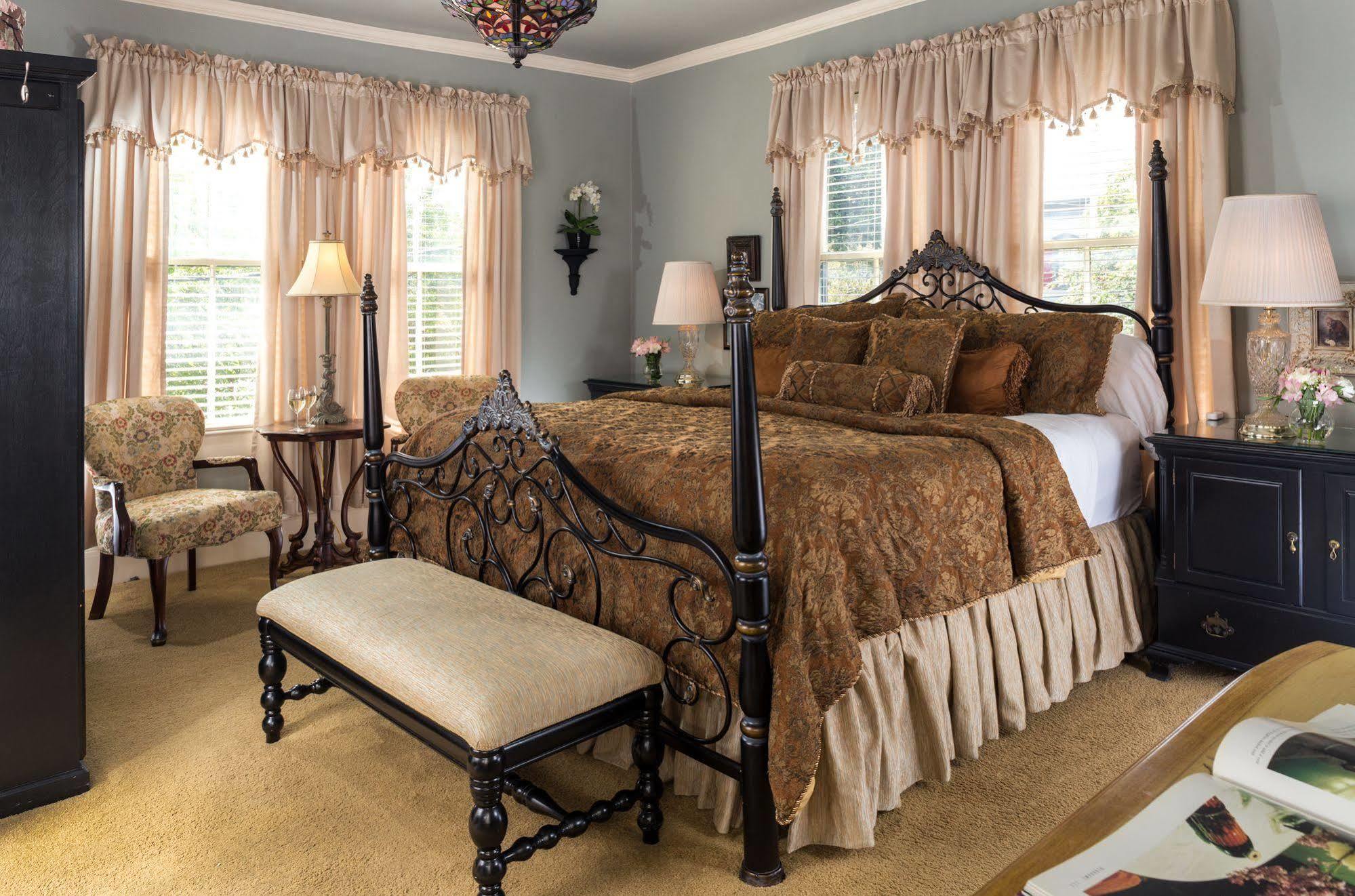 The Aerie Bed & Breakfast New Bern Exterior photo